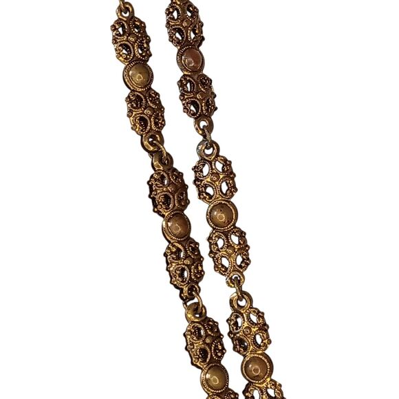 Vintage Green Glass Cameo Iridescent Necklace Goldtone Filigree & Rhinestones - Picture 5 of 16